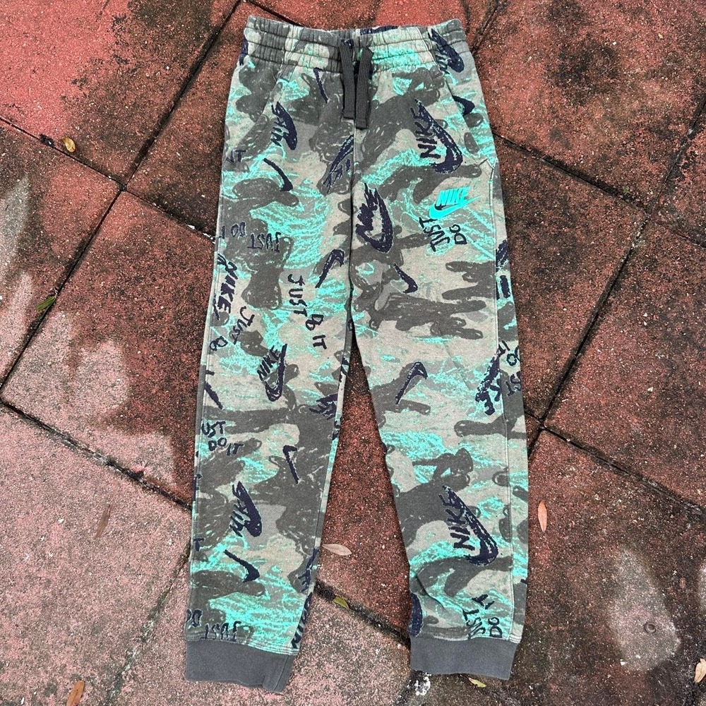 Nike Youth camo sweatpants Fleece Sweatpants Size Med